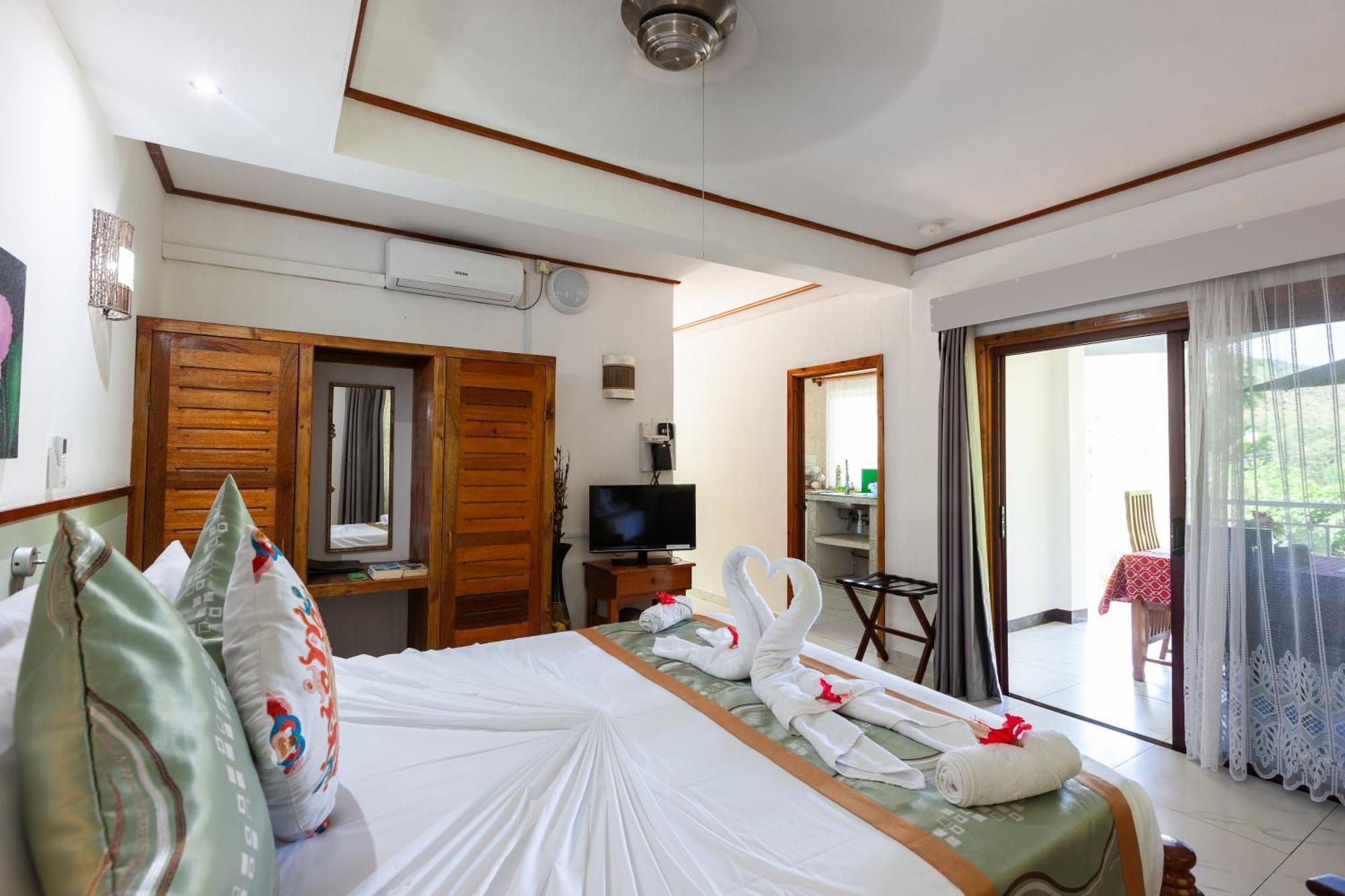 Sea View Lodge Baie Sainte Anne Exterior foto
